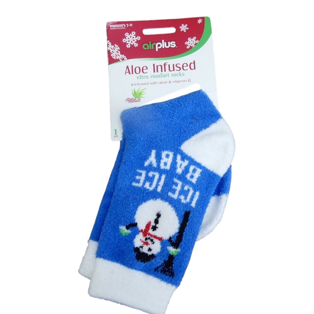 Airplus Aloe Infused Socks Womens 5-11 Blue NWT Snowman Fuzzy Holiday Comfort